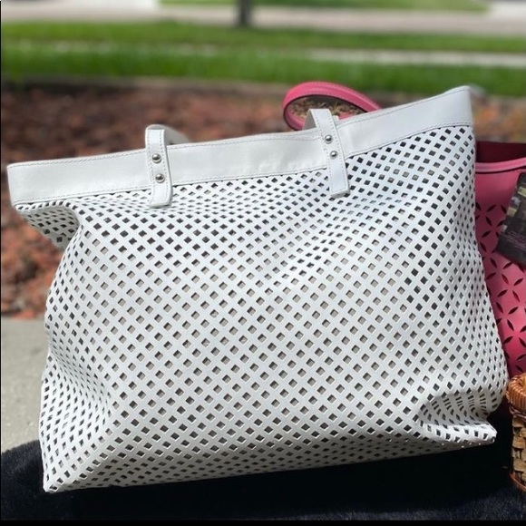 'Catch Me' Tote - Picture 1 of 10